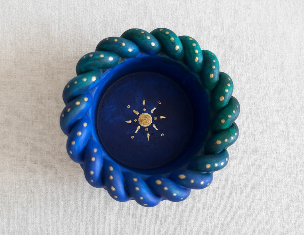 Blauer Teelichthalter Dot Painting mit Goldpunkten Draufsicht