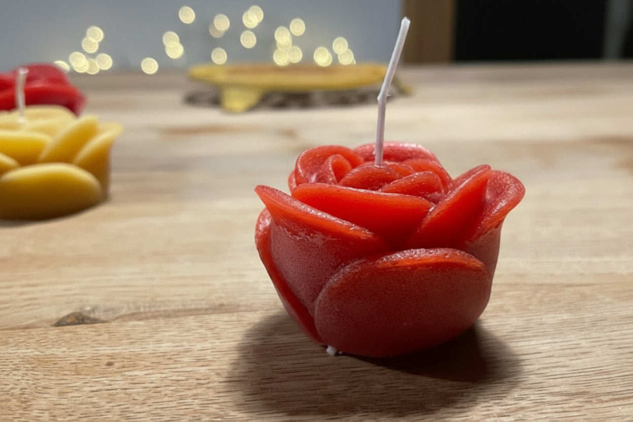 Rosenkerze rot aus Paraffinkerzenresten