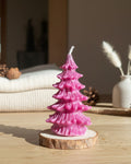 Handgemachte pinke Tannenbaum Kerze als Weihnachtsdeko
