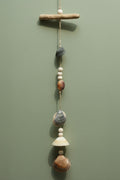 Handgemachte Muschel Girlande mit Treibholz als maritime Wanddekoration