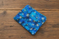 etui aus blauem Stoff mit Sternen und Mond