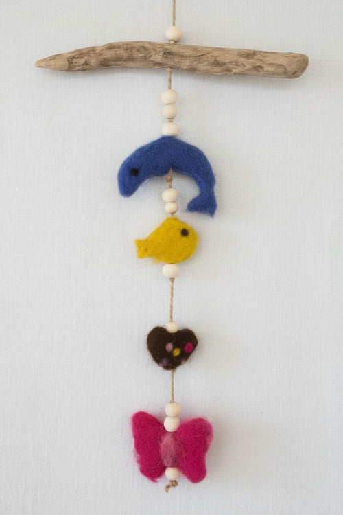 Handgemachte Filz Girlande mit Delfin, Fisch, Herz und Schmetterling

