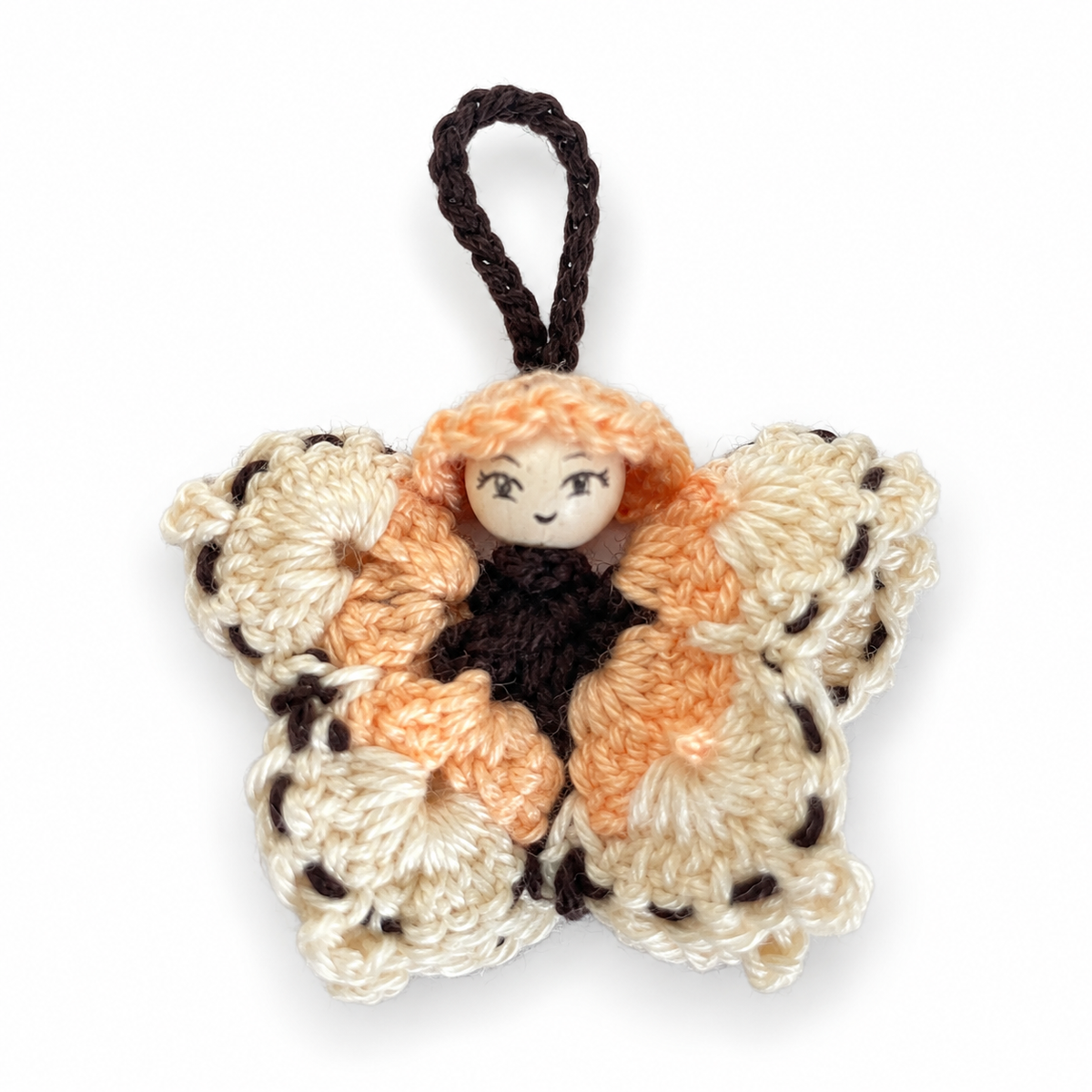 Handgehäkelter Glücksschmetterling in Creme, Apricot und Braun von Regenbogen Creations