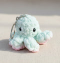 Handgehäkelter Oktopus Schlüsselanhänger in Pastellfarben – kleines Amigurumi aus Baumwolle, handgemacht