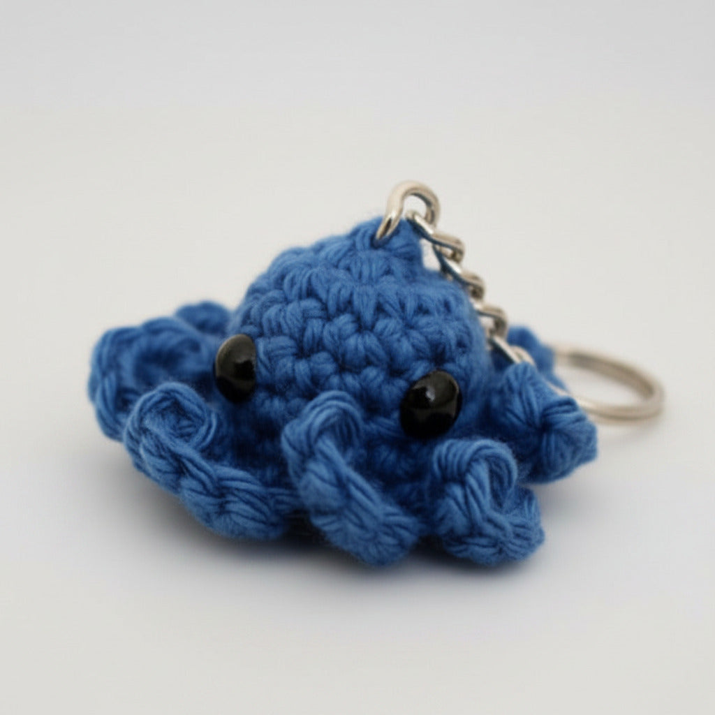 Gehäkelte Oktopus Schlüsselanhänger in verschiedenen Farben, Amigurumi Figuren handgemacht, süße kleine Glücksbringer
