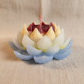 Handgemachte Lotusblumen Kerze aus buntem Upcycling Wachs