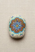 Handbemalter Stein mit buntem Mandala-Muster – handgemachter Glücksbringer