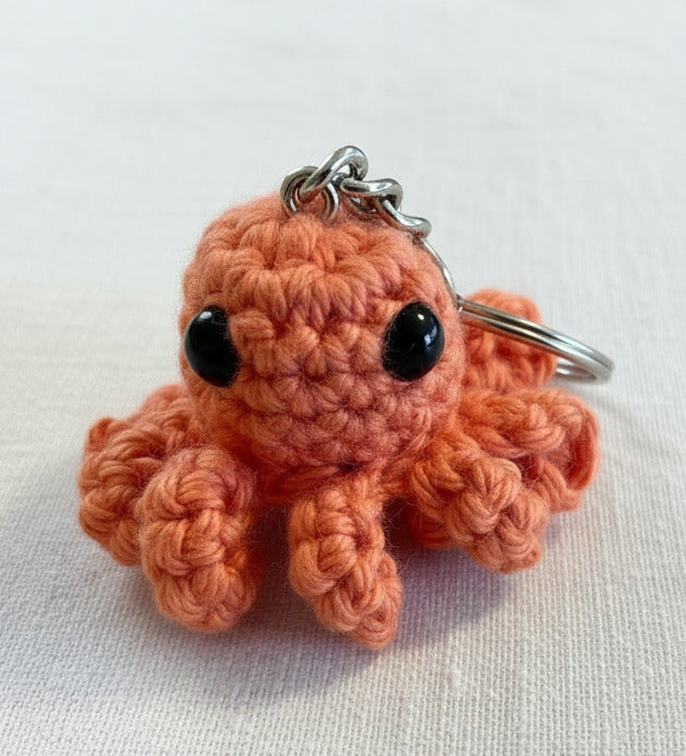 Gehäkelter Mini-Oktopus Schlüsselanhänger Amigurumi handgemacht