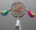 Handgemachter Regenbogen Traumfänger mit bunten Federn Boho Wanddekoration