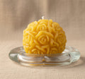 Gelber Rosenkerzenball in Blumenform – handgegossene Kerze als Dekoration oder Geschenk