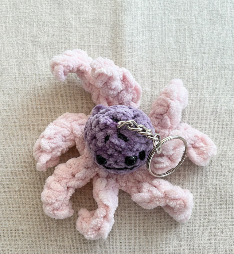 oktopus-anhaenger-gehaekelt-handmade-schluesselanhaenger