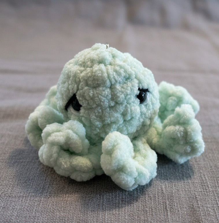 gehäkelter Tintenfisch Schlüsselanhänger mintgrün handgemacht Amigurumi Geschenkidee